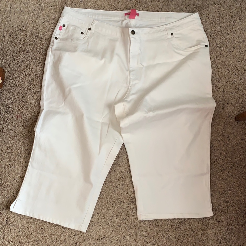White Capri jeans